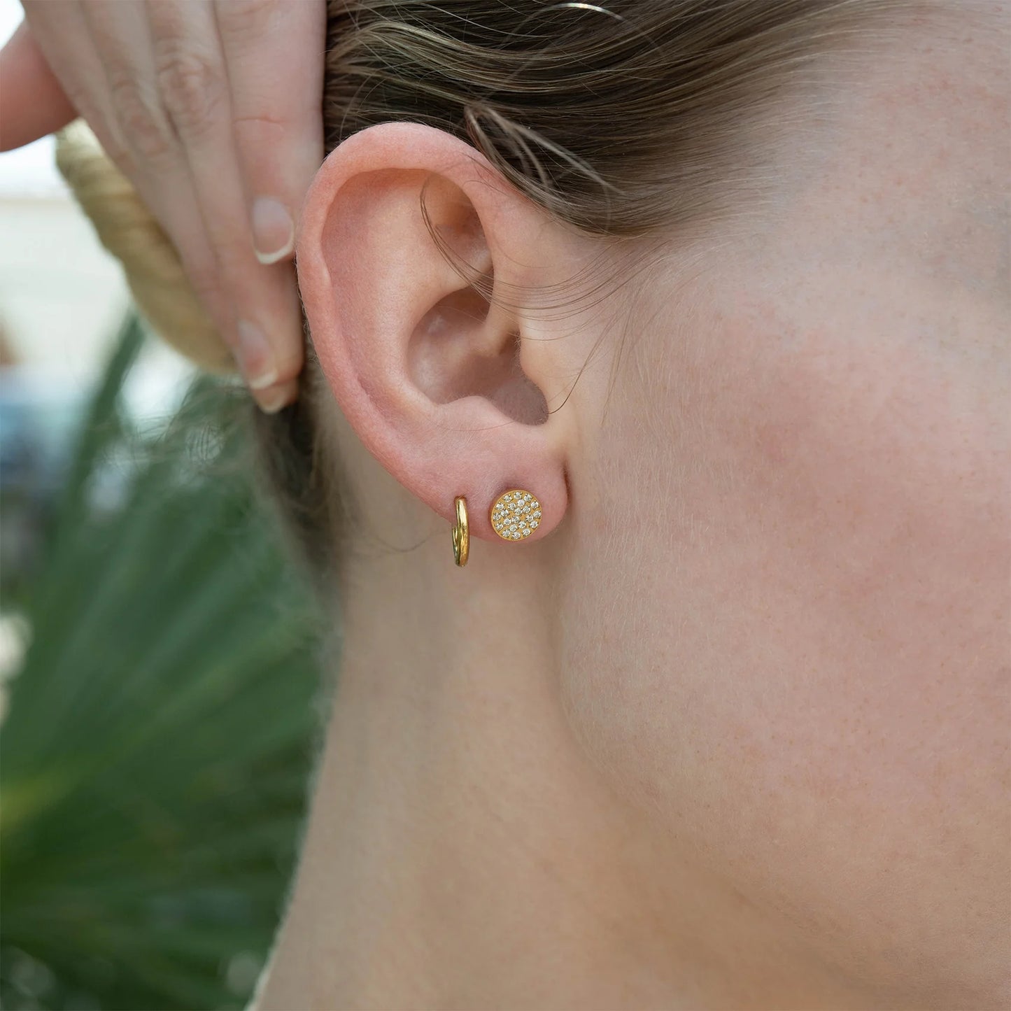 Round Pave Stones Stud Earrings